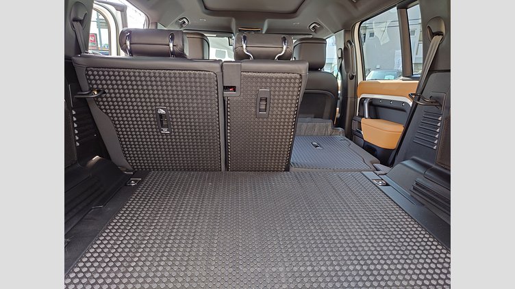 2023 認定中古車 Land Rover Defender 110 フジホワイト D300 AWD（AT） X-DYNAMIC HSE