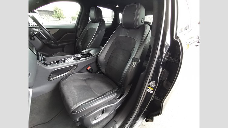 2016 認定中古車 Jaguar F-Pace Santorini Black V6 S