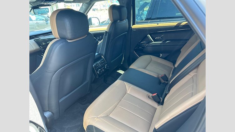 2023 認定中古車 Land Rover Range Rover Sport フジホワイト 3.0リッター6気筒300PSターボチャージドディーゼルMHEV（オートマチック） AUTOBIOGRAPHY