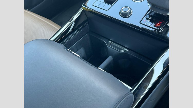 2023 認定中古車 Land Rover Range Rover Sport フジホワイト 3.0リッター6気筒300PSターボチャージドディーゼルMHEV（オートマチック） AUTOBIOGRAPHY