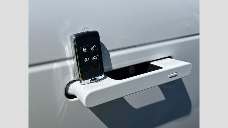 2023 認定中古車 Land Rover Range Rover Sport フジホワイト 3.0リッター6気筒300PSターボチャージドディーゼルMHEV（オートマチック） AUTOBIOGRAPHY