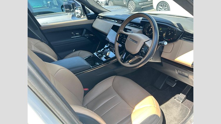 2023 認定中古車 Land Rover Range Rover Sport フジホワイト 3.0リッター6気筒300PSターボチャージドディーゼルMHEV（オートマチック） AUTOBIOGRAPHY