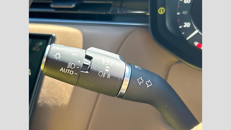 2023 認定中古車 Land Rover Range Rover Sport フジホワイト 3.0リッター6気筒300PSターボチャージドディーゼルMHEV（オートマチック） AUTOBIOGRAPHY