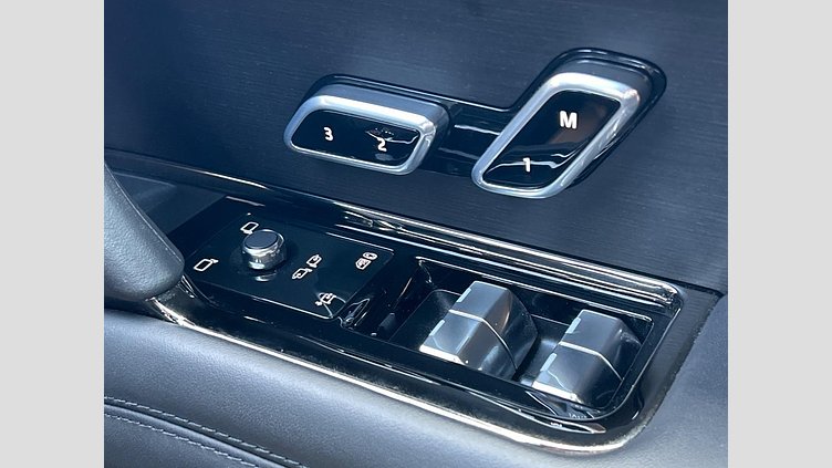 2023 認定中古車 Land Rover Range Rover Sport フジホワイト 3.0リッター6気筒300PSターボチャージドディーゼルMHEV（オートマチック） AUTOBIOGRAPHY