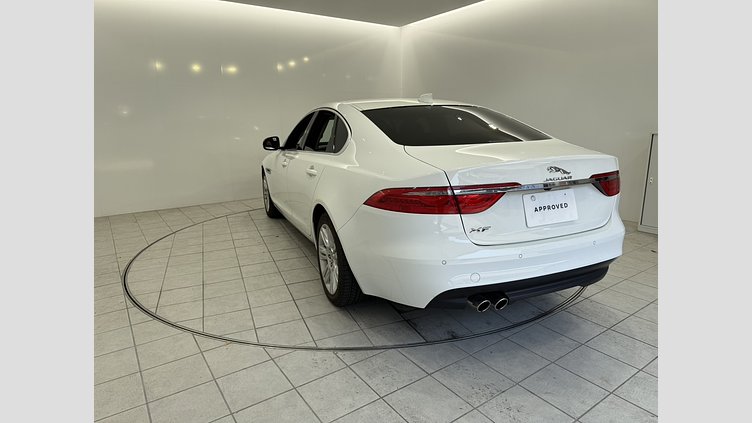 2016 認定中古車 Jaguar XF Fuji White 2.0diesel プレステージ