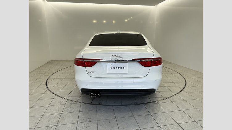 2016 認定中古車 Jaguar XF Fuji White 2.0diesel プレステージ