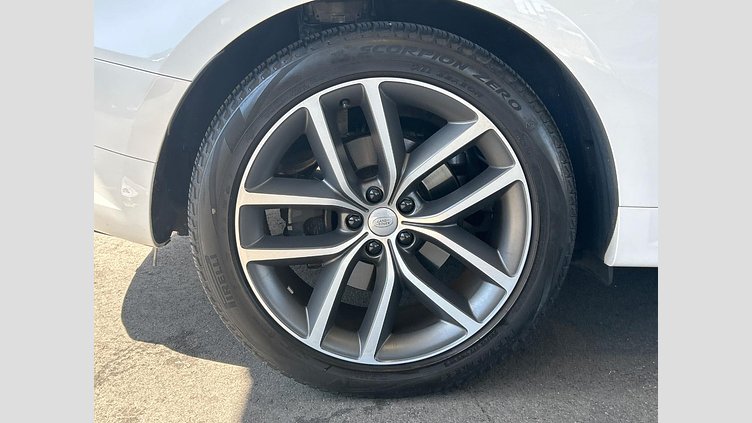2023 認定中古車 Land Rover Range Rover Sport オストゥーニパールホワイト D300マイルドハイブリッド スタンダードホイールベース Dynamic SE