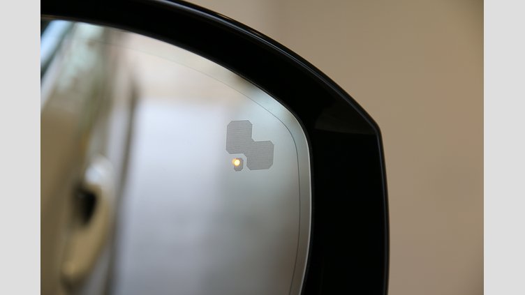 2020 認定中古車 Land Rover Range Rover Sport ユーロンホワイト 3.0リッターTDV6ディーゼル（258 PS） HSE