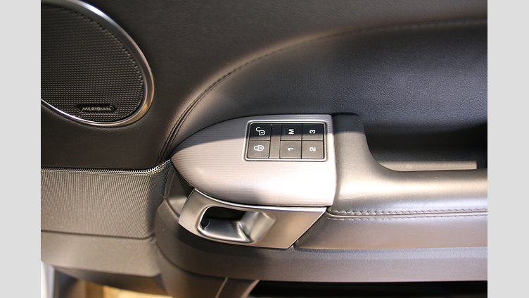 2020 認定中古車 Land Rover Range Rover Sport ユーロンホワイト 3.0リッターTDV6ディーゼル（258 PS） HSE