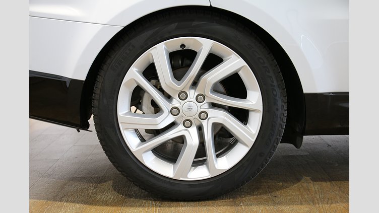 2020 認定中古車 Land Rover Range Rover Sport ユーロンホワイト 3.0リッターTDV6ディーゼル（258 PS） HSE