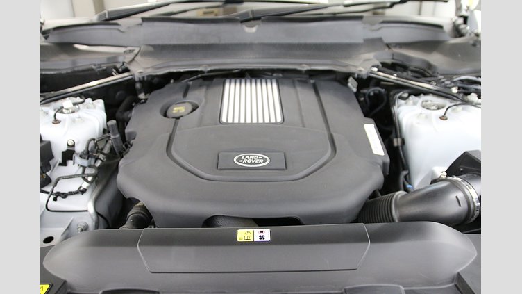 2020 認定中古車 Land Rover Range Rover Sport ユーロンホワイト 3.0リッターTDV6ディーゼル（258 PS） HSE