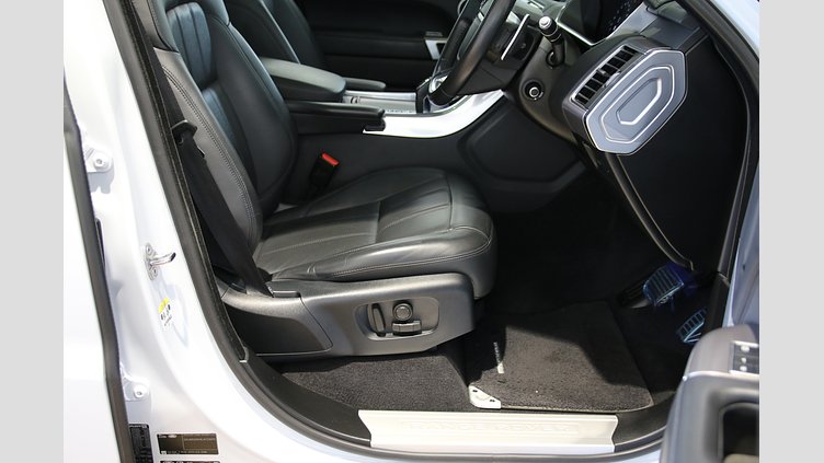 2020 認定中古車 Land Rover Range Rover Sport ユーロンホワイト 3.0リッターTDV6ディーゼル（258 PS） HSE