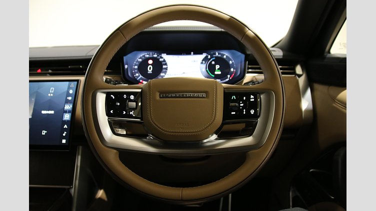 2024 認定中古車 Land Rover Range Rover オストゥーニパールホワイト（お取り扱いの有無については正規ディーラーにお問い合わせください） P550 AWD PHEV（AT） スタンダードホイールベース Autobiography