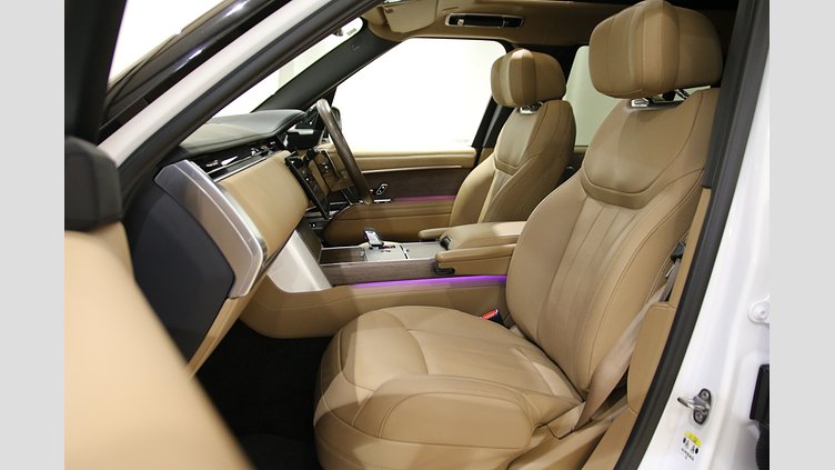 2024 認定中古車 Land Rover Range Rover オストゥーニパールホワイト（お取り扱いの有無については正規ディーラーにお問い合わせください） P550 AWD PHEV（AT） スタンダードホイールベース Autobiography