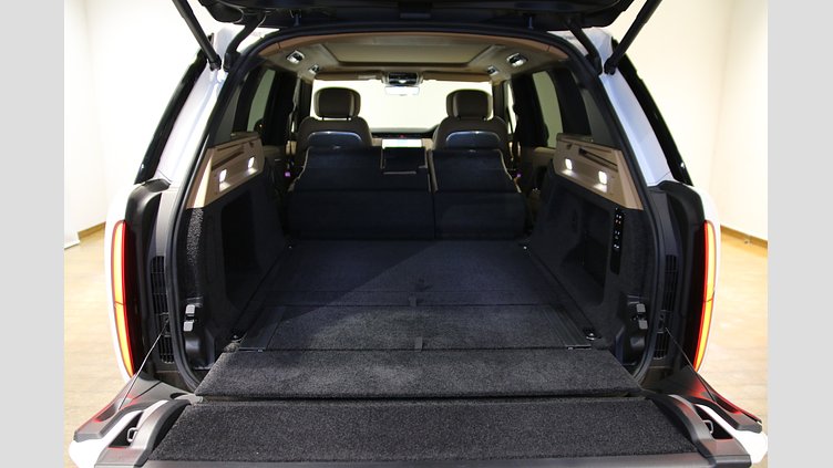 2024 認定中古車 Land Rover Range Rover オストゥーニパールホワイト（お取り扱いの有無については正規ディーラーにお問い合わせください） P550 AWD PHEV（AT） スタンダードホイールベース Autobiography