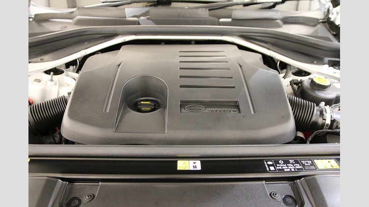 2024 認定中古車 Land Rover Range Rover オストゥーニパールホワイト（お取り扱いの有無については正規ディーラーにお問い合わせください） P550 AWD PHEV（AT） スタンダードホイールベース Autobiography