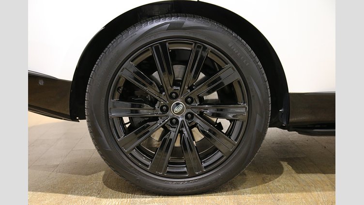 2024 認定中古車 Land Rover Range Rover オストゥーニパールホワイト（お取り扱いの有無については正規ディーラーにお問い合わせください） P550 AWD PHEV（AT） スタンダードホイールベース Autobiography