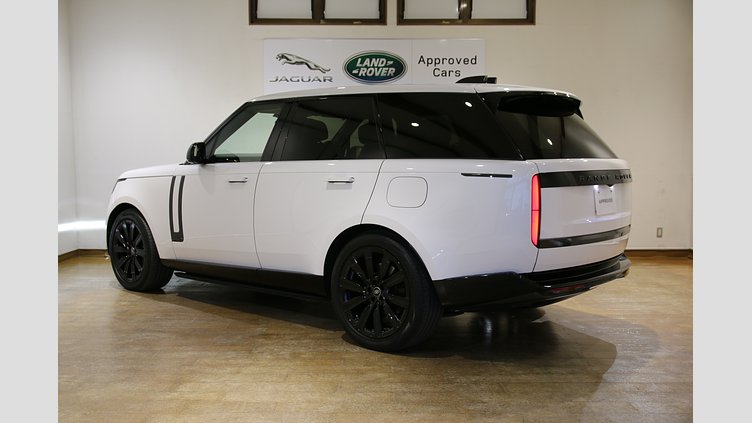 2024 認定中古車 Land Rover Range Rover オストゥーニパールホワイト（お取り扱いの有無については正規ディーラーにお問い合わせください） P550 AWD PHEV（AT） スタンダードホイールベース Autobiography