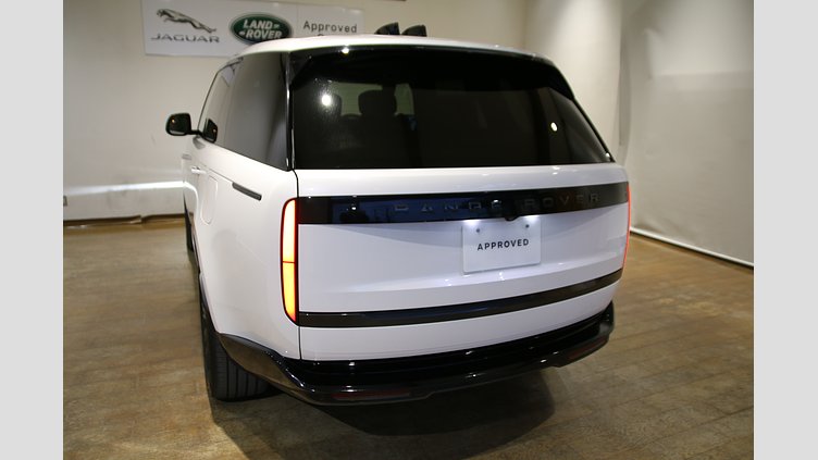2024 認定中古車 Land Rover Range Rover オストゥーニパールホワイト（お取り扱いの有無については正規ディーラーにお問い合わせください） P550 AWD PHEV（AT） スタンダードホイールベース Autobiography