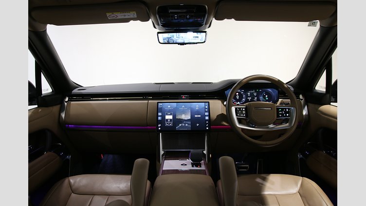 2024 認定中古車 Land Rover Range Rover オストゥーニパールホワイト（お取り扱いの有無については正規ディーラーにお問い合わせください） P550 AWD PHEV（AT） スタンダードホイールベース Autobiography