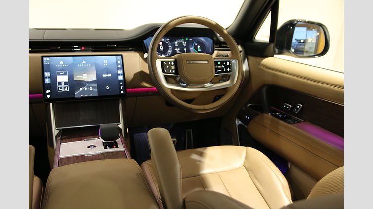 2024 認定中古車 Land Rover Range Rover オストゥーニパールホワイト（お取り扱いの有無については正規ディーラーにお問い合わせください） P550 AWD PHEV（AT） スタンダードホイールベース Autobiography