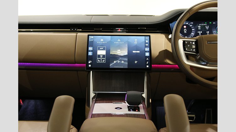 2024 認定中古車 Land Rover Range Rover オストゥーニパールホワイト（お取り扱いの有無については正規ディーラーにお問い合わせください） P550 AWD PHEV（AT） スタンダードホイールベース Autobiography