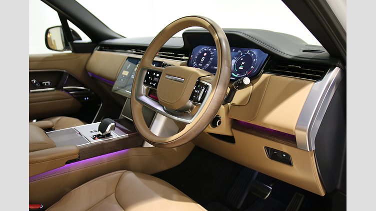 2024 認定中古車 Land Rover Range Rover オストゥーニパールホワイト（お取り扱いの有無については正規ディーラーにお問い合わせください） P550 AWD PHEV（AT） スタンダードホイールベース Autobiography