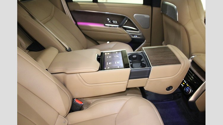 2024 認定中古車 Land Rover Range Rover オストゥーニパールホワイト（お取り扱いの有無については正規ディーラーにお問い合わせください） P550 AWD PHEV（AT） スタンダードホイールベース Autobiography