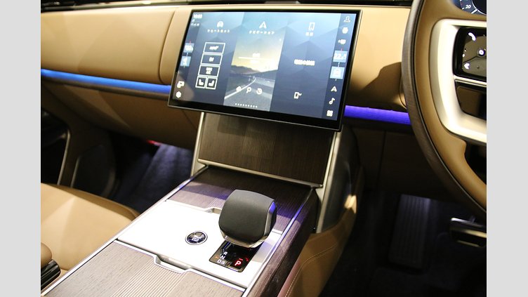 2024 認定中古車 Land Rover Range Rover オストゥーニパールホワイト（お取り扱いの有無については正規ディーラーにお問い合わせください） P550 AWD PHEV（AT） スタンダードホイールベース Autobiography