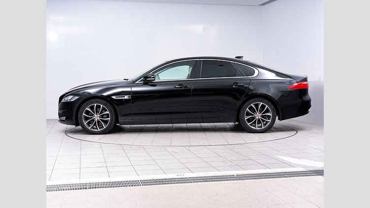 2018 認定中古車 Jaguar XF Narvik Black 2.0PET プレステージ