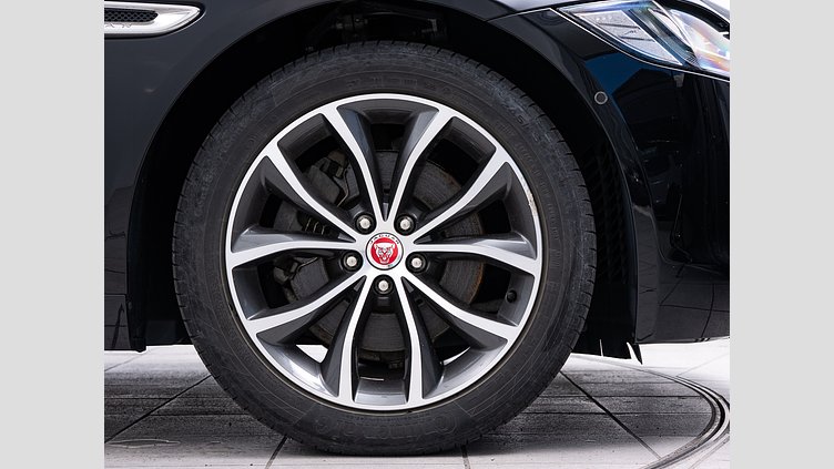 2018 認定中古車 Jaguar XF Narvik Black 2.0PET プレステージ