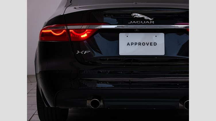 2018 認定中古車 Jaguar XF Narvik Black 2.0PET プレステージ