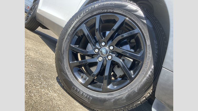 2016 認定中古車 Land Rover Discovery Sport Fuji White 2.0 litre Si4 Petrol SE P240