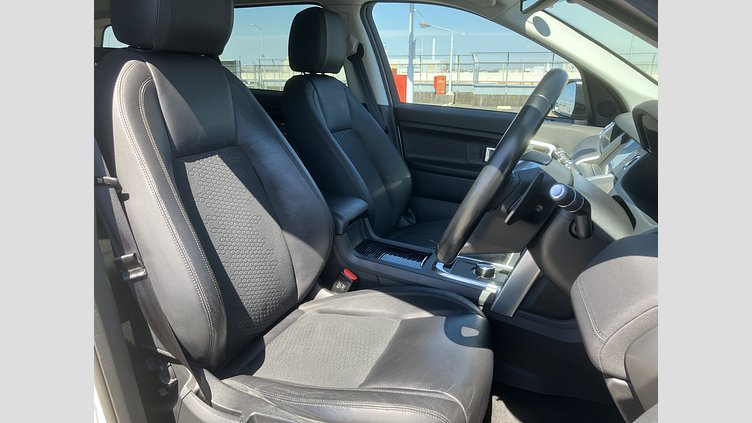 2016 認定中古車 Land Rover Discovery Sport Fuji White 2.0 litre Si4 Petrol SE P240