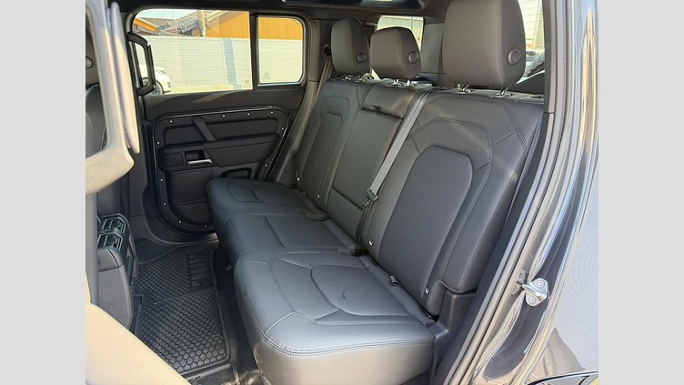 2025 認定中古車 Land Rover Defender 110 カルパチアングレイ P300 ガソリン X-Dynamic SE