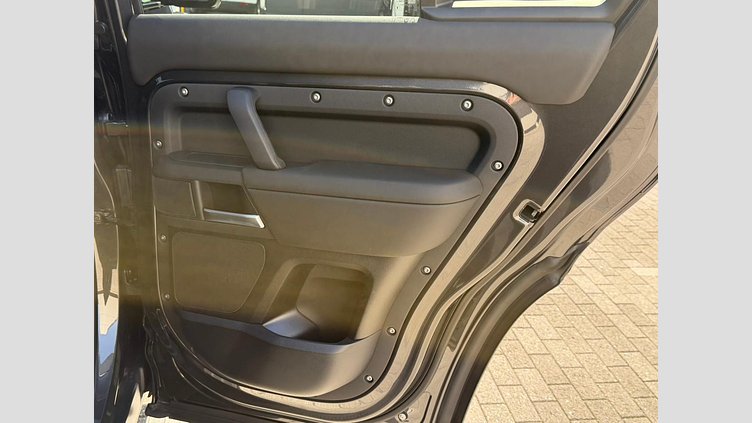 2025 認定中古車 Land Rover Defender 110 カルパチアングレイ P300 ガソリン X-Dynamic SE