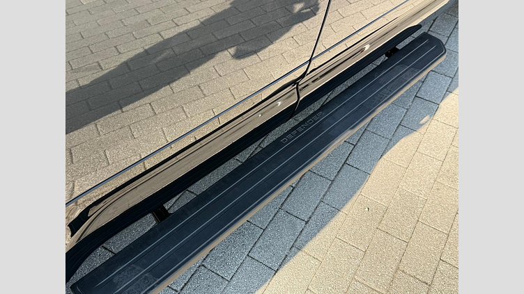 2025 認定中古車 Land Rover Defender 110 カルパチアングレイ P300 ガソリン X-Dynamic SE