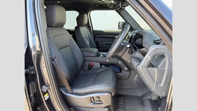 2025 認定中古車 Land Rover Defender 110 カルパチアングレイ P300 ガソリン X-Dynamic SE