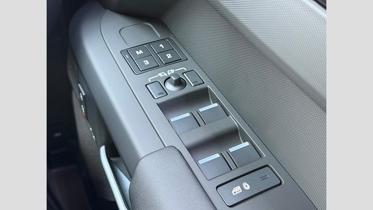 2025 認定中古車 Land Rover Defender 110 カルパチアングレイ P300 ガソリン X-Dynamic SE