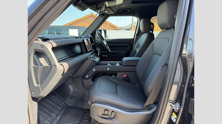 2025 認定中古車 Land Rover Defender 110 カルパチアングレイ P300 ガソリン X-Dynamic SE