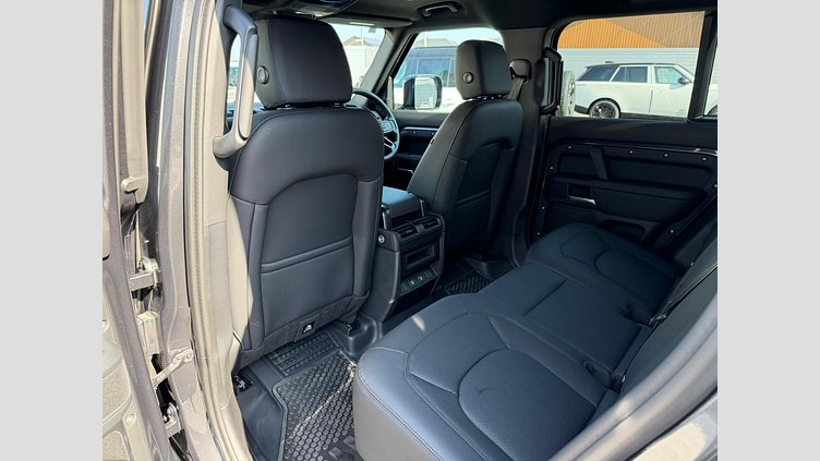 2025 認定中古車 Land Rover Defender 110 カルパチアングレイ P300 ガソリン X-Dynamic SE