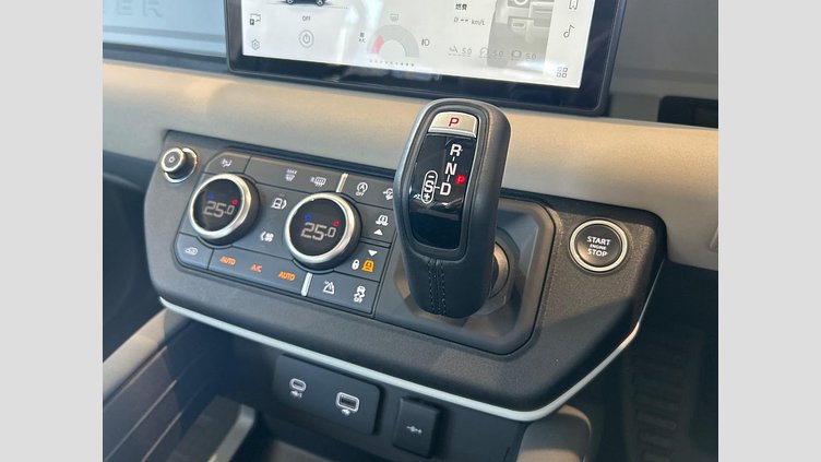 2021 認定中古車 Land Rover Defender 90 パンゲアグリーン P300 AWD（AT） SE