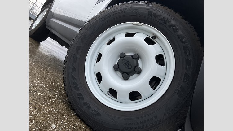 2022 認定中古車 Land Rover Defender 90 Fuji White 2.0 litre i4P Petrol 2.0 P300