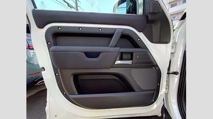 Defender 110 23