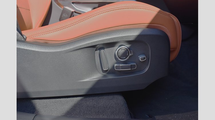 2024 認定中古車 Jaguar F-Pace アイガーグレイ P400e ガソリン プラグインハイブリッド R-DYNAMIC HSE