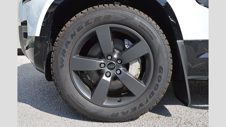 2024 認定中古車 Land Rover Defender 110 フジホワイト D350 ディーゼルマイルドハイブリッド X-Dynamic HSE