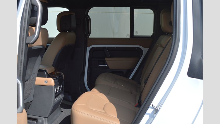 2024 認定中古車 Land Rover Defender 110 フジホワイト D350 ディーゼルマイルドハイブリッド X-Dynamic HSE