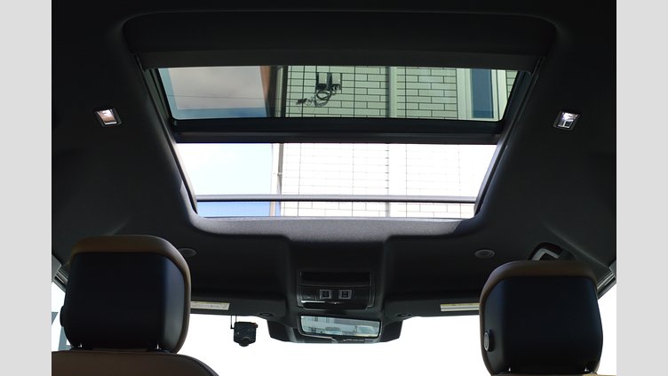 2024 認定中古車 Land Rover Defender 110 フジホワイト D350 ディーゼルマイルドハイブリッド X-Dynamic HSE