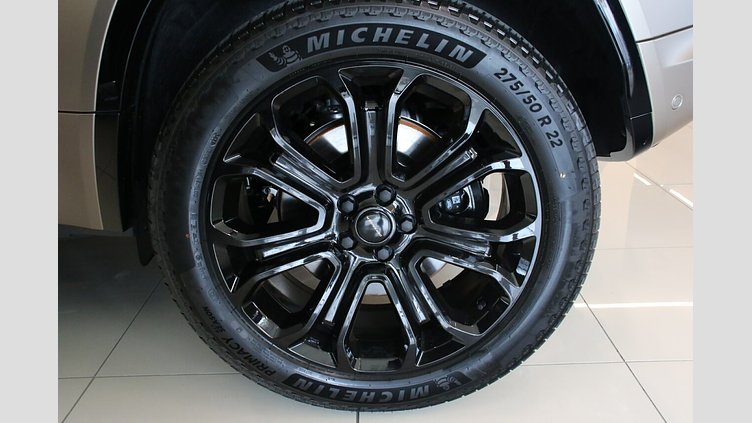 2025 New Land Rover Defender 110 Petra Copper P635 Petrol V8 Mild Hybrid OCTA OCTA