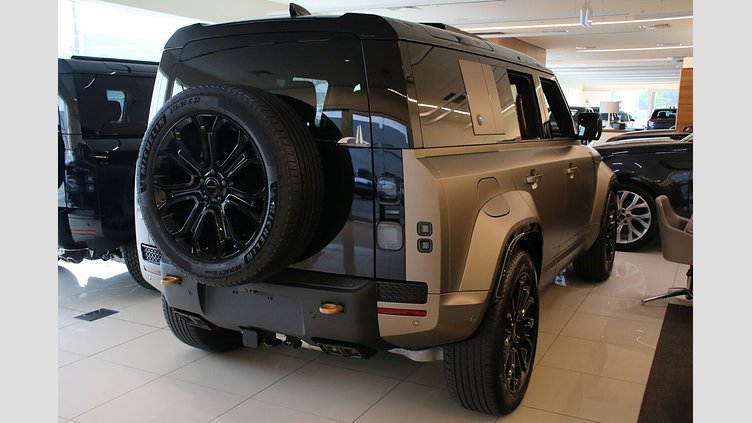 2025 New Land Rover Defender 110 Petra Copper P635 Petrol V8 Mild Hybrid OCTA OCTA